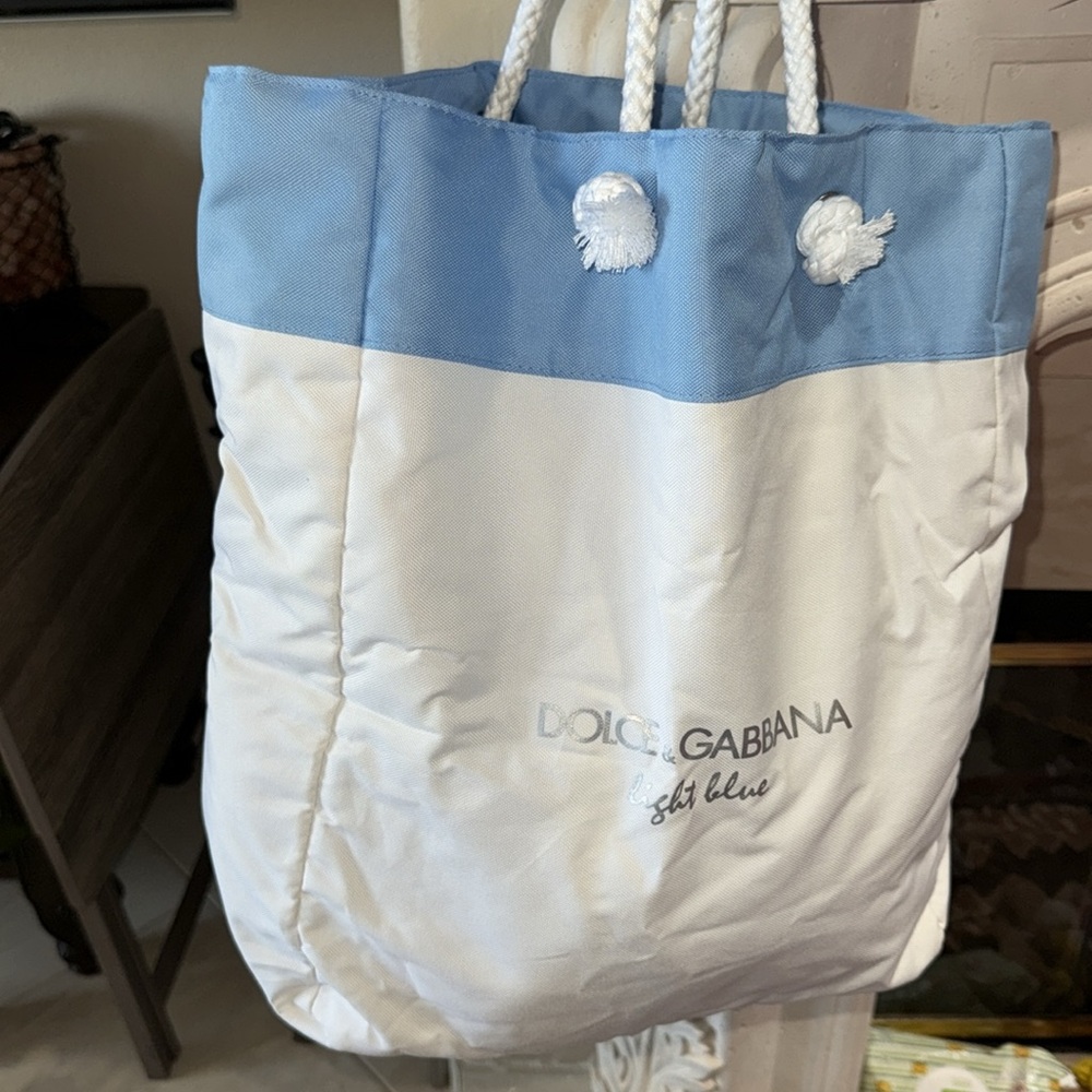 Dolce & Gabbana Light Blue Parfums
Tote EUC like new